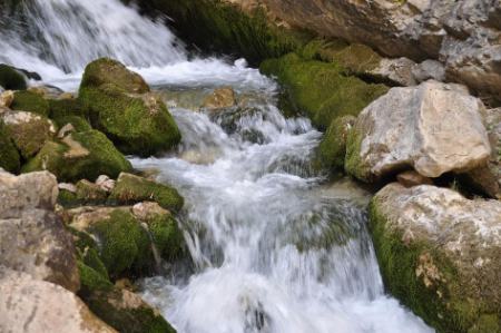 آبشار تنگه رود قر؛ مکانی برای آرامش و شاد